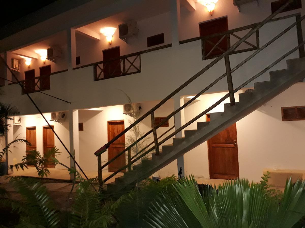 27 Cafe Zanzibar Airport Hotel Exterior foto