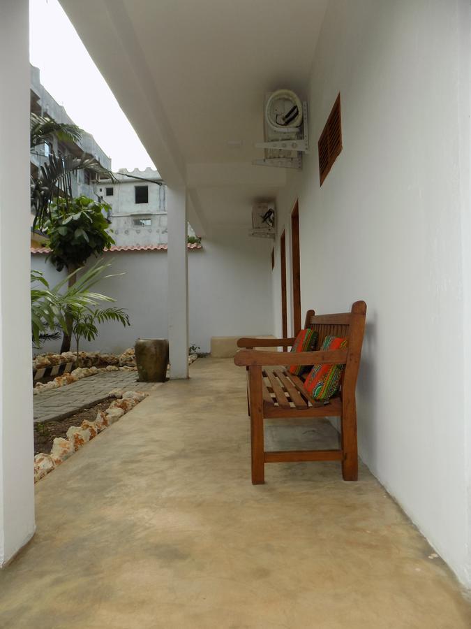 27 Cafe Zanzibar Airport Hotel Exterior foto